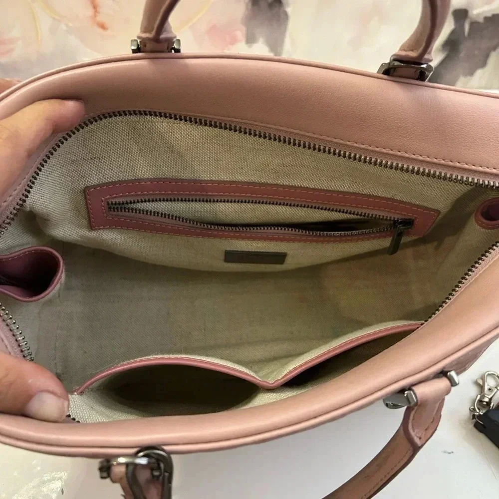 ! Carolina Herrera leather light pink Handbag - Picture 6 of 14